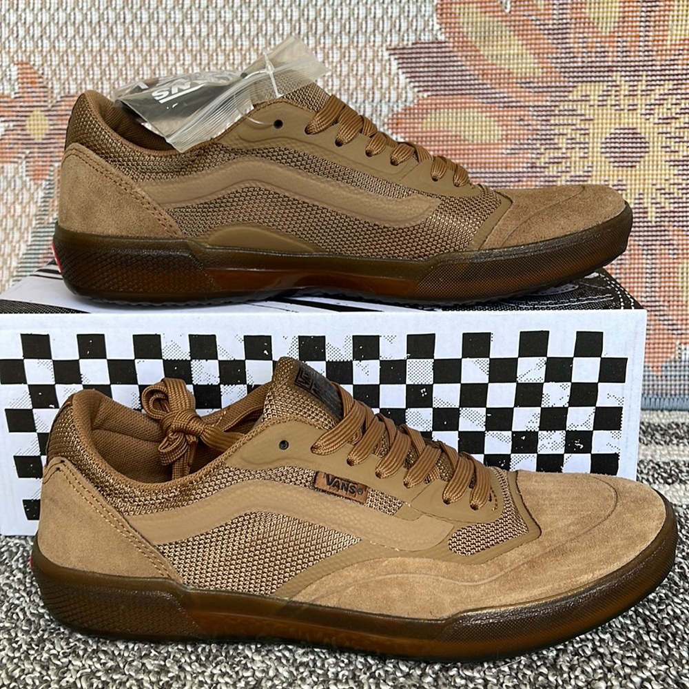 Vans Men’s Ave
Tobacco/Gum
VN0A5JIBLV9 
Sneakers